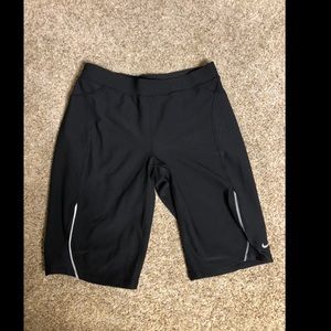 Women’s Nike knee length shorts Sz Small